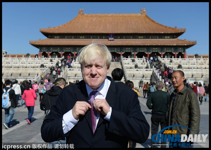 倫敦市長(zhǎng)玩穿越 紫禁城內(nèi)與“皇上格格”合影