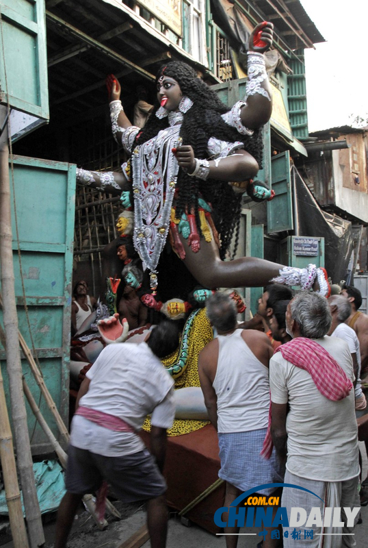 印度民眾積極準(zhǔn)備迎接卡莉女神慶典（組圖）