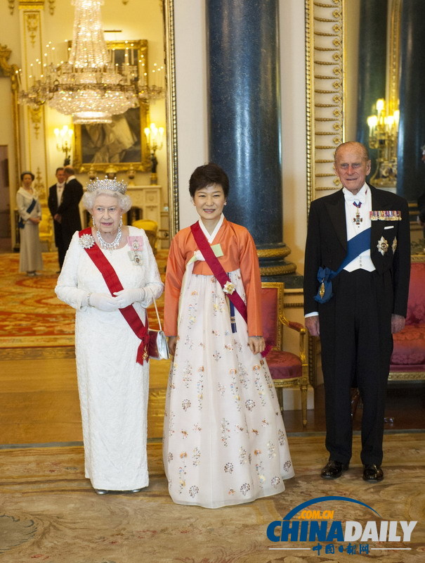 韓國總統樸槿惠訪問英國 受英女王夫婦接待