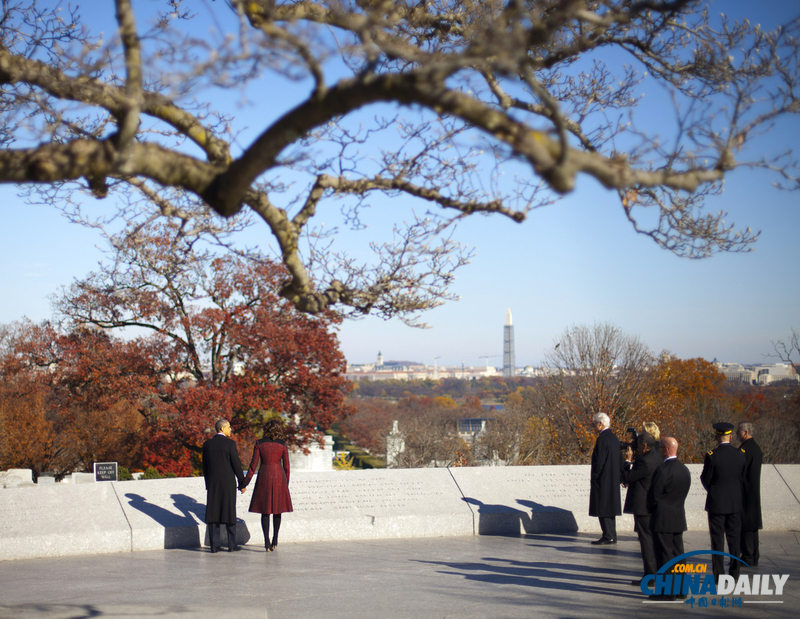 奧巴馬和克林頓一起攜夫人緬懷肯尼迪并獻(xiàn)花圈