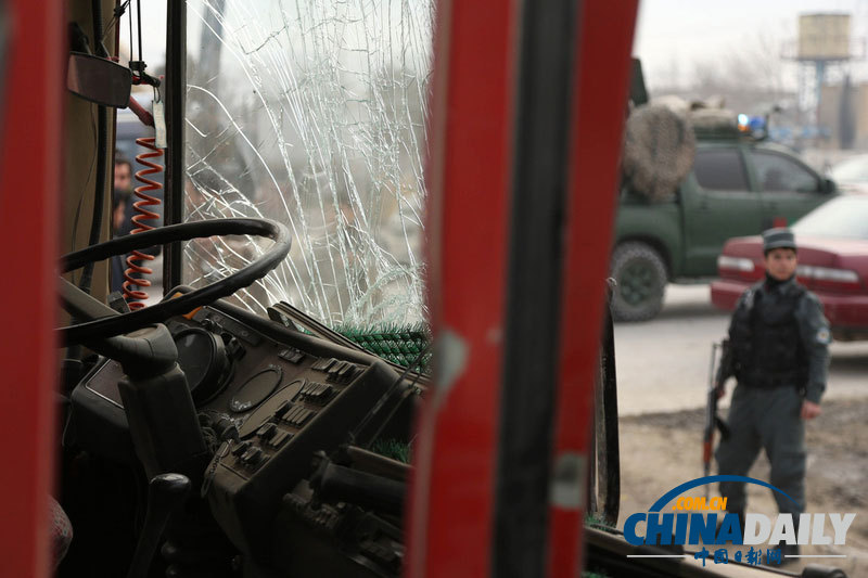 阿富汗一運(yùn)警車遭遇自殺式襲擊 多名警官受傷