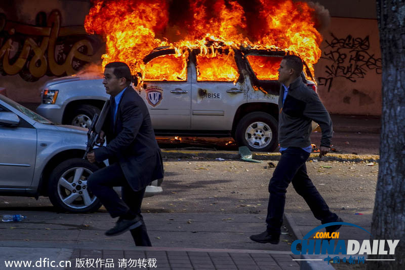 委內瑞拉反對派與安全部隊激烈沖突 兩人死亡