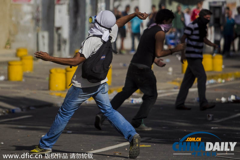 委內瑞拉反對派與安全部隊激烈沖突 兩人死亡