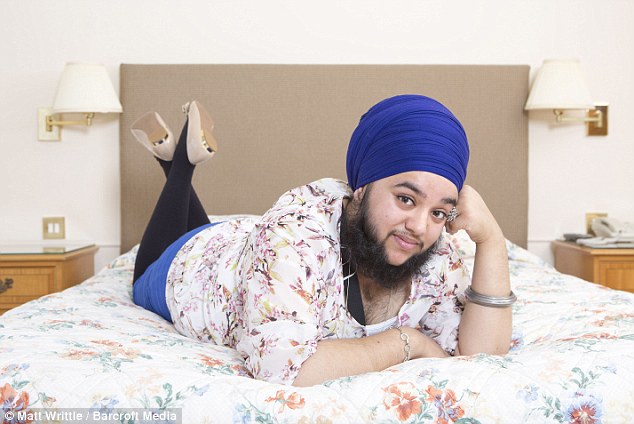 英國女子愛美方式獨特 留滿臉胡須展現獨特女性美