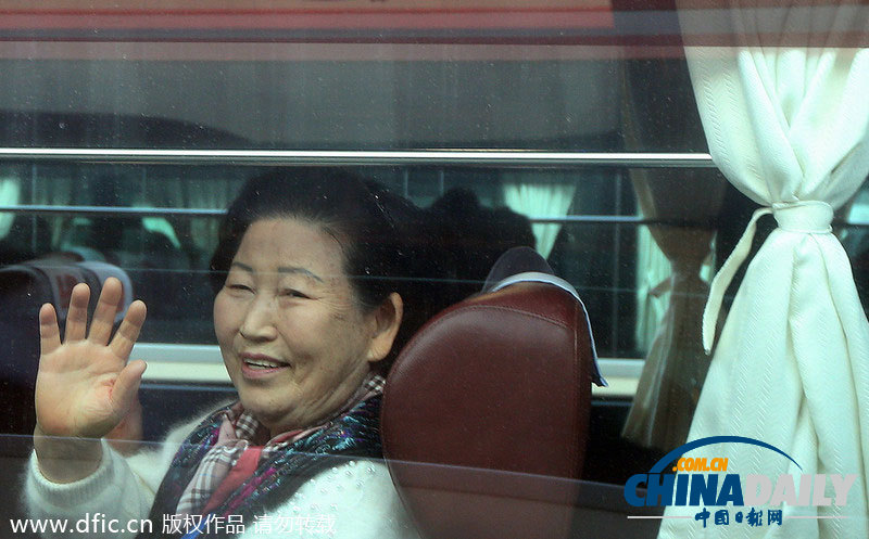 首輪朝韓離散家屬團聚結束 老人追車表達不舍