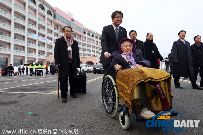 首輪朝韓離散家屬團聚結束 老人追車表達不舍