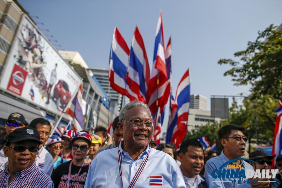 泰國“封鎖曼谷”行動(dòng)結(jié)束 工人沖刷街道“掀巨浪”