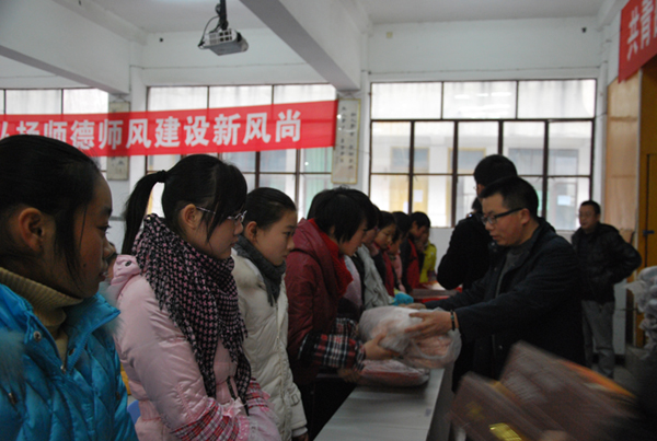 西班牙媒體:中國窮孩子成績超過英國富孩子