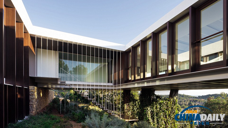 建在山巔或水面：盤點全球設計最獨特的房屋