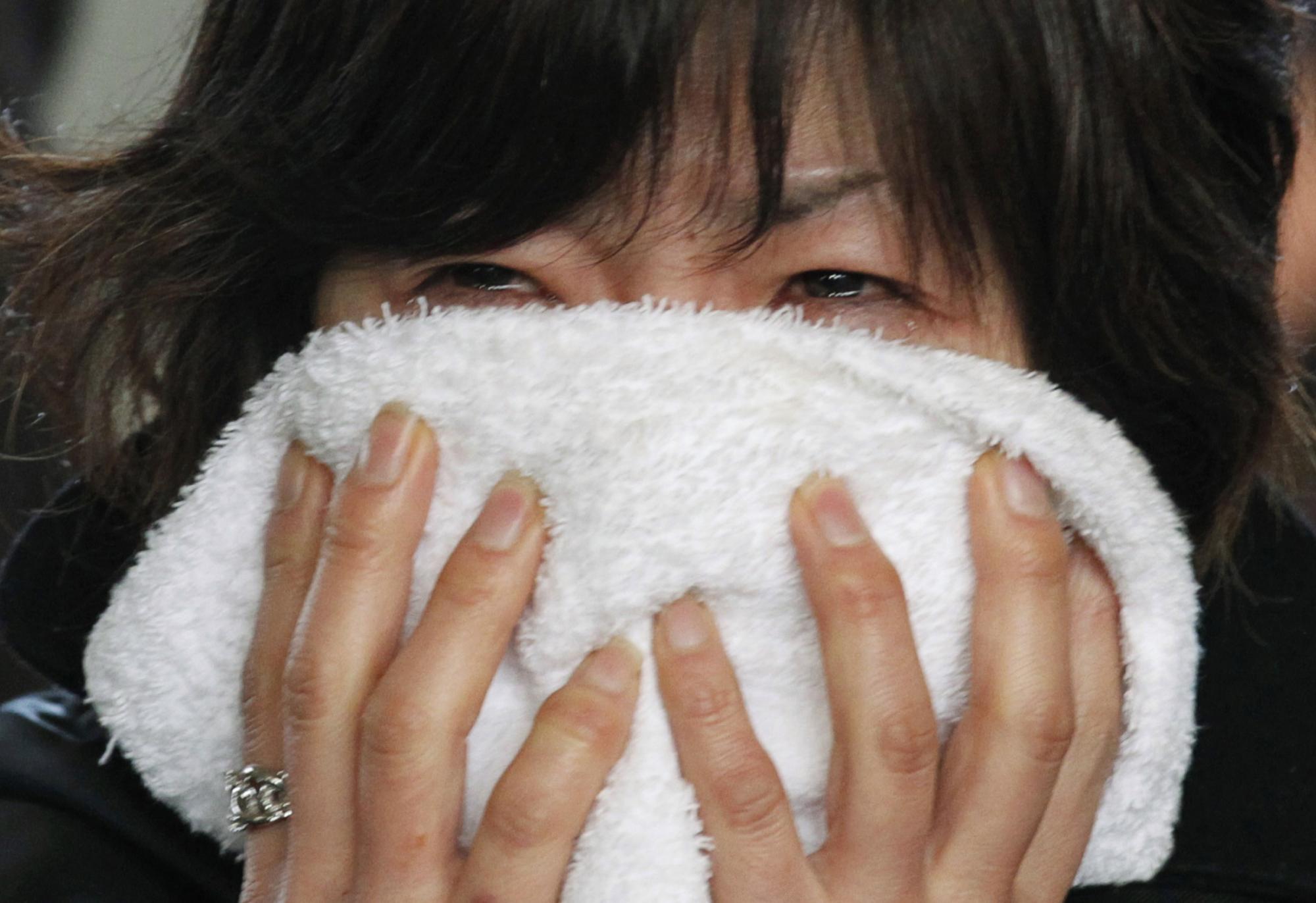 組圖:日強震廢墟中的家庭合影 救援人員全力搜救