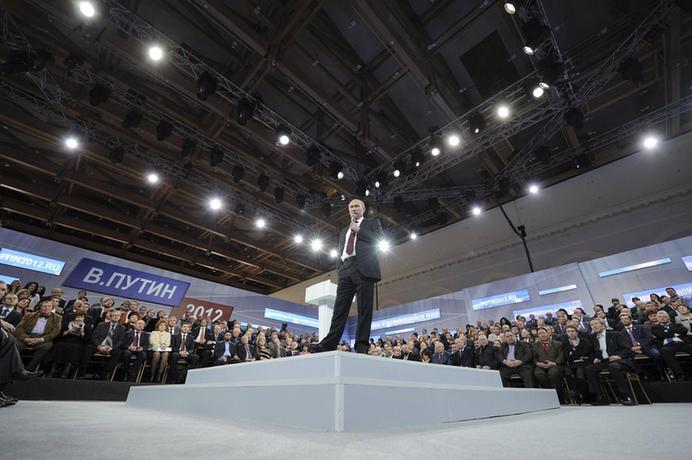 普京在會見支持者時發(fā)表演講