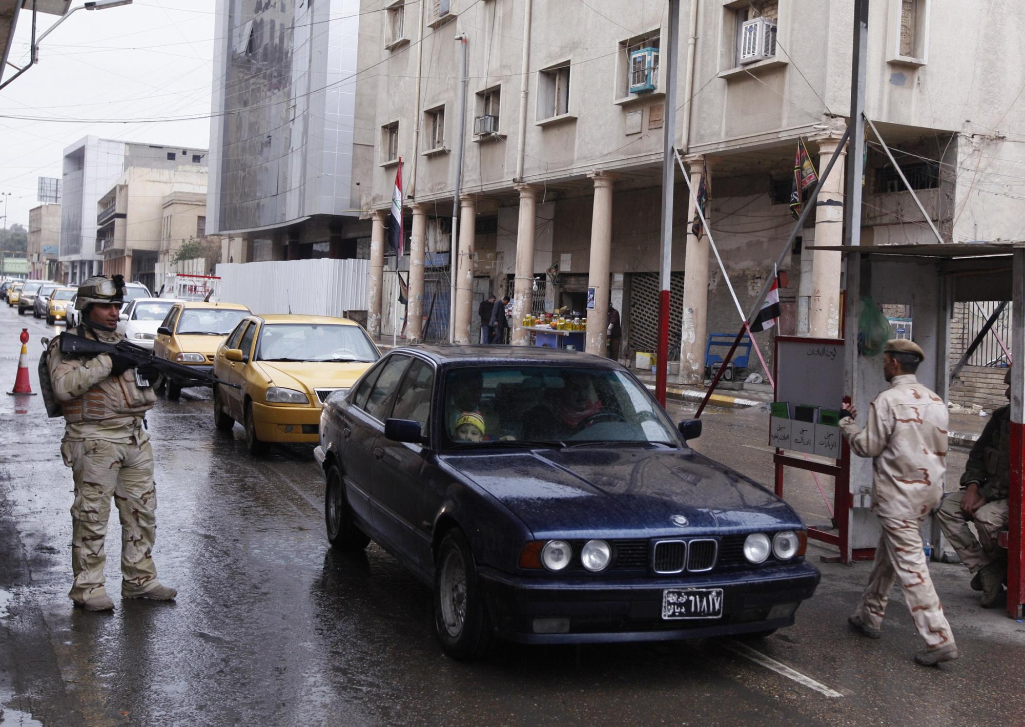 伊拉克舉國(guó)慶祝美軍全部撤離 政治局勢(shì)堪憂(yōu)
