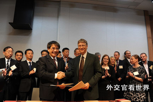 簽署備忘錄后的笑容