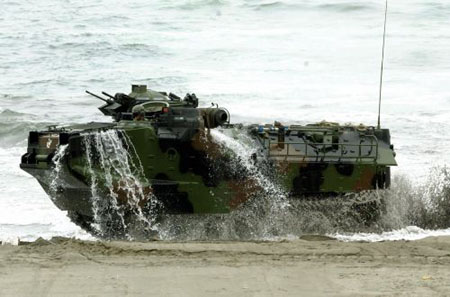 臺(tái)軍AAV7兩棲登陸車操演