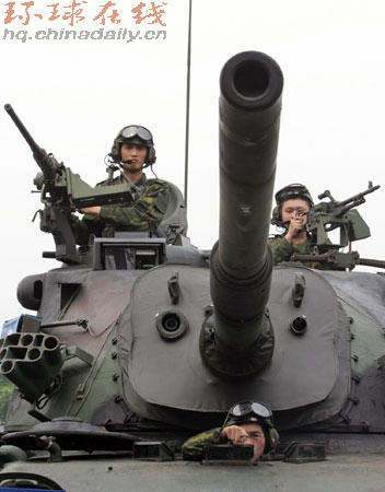 臺軍CM11主力戰車進行多項目操演