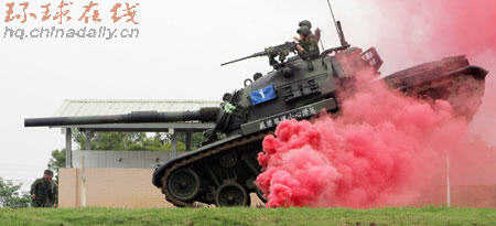 臺軍CM11主力戰車進行多項目操演