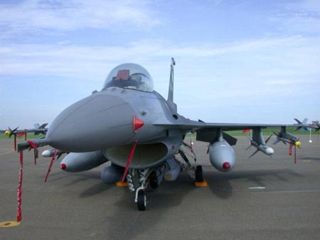 F16進駐桃園基地 美同意加掛AIM120導彈