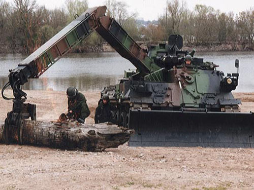 戰斗工程車發展多元化 凸現平戰結合特點
