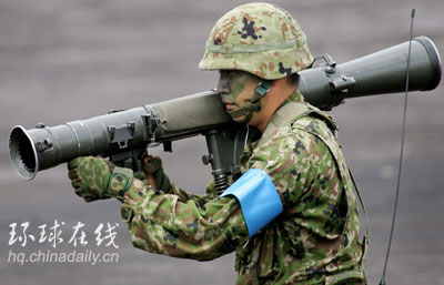 日本自衛(wèi)隊舉行軍演