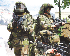 可話音發射子彈 20國“未來士兵”是啥樣