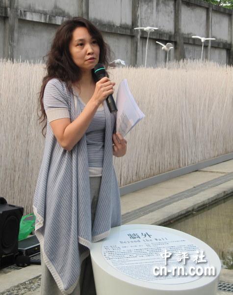 施明德妻子大鬧藝術(shù)展 被拷上手銬帶走