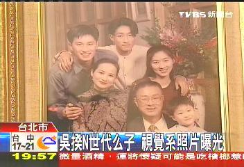 吳敦義最愛小兒子曝光 化濃妝照片大膽吸睛