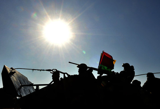 韓國陸軍進行大規(guī)模渡河實戰(zhàn)訓(xùn)練