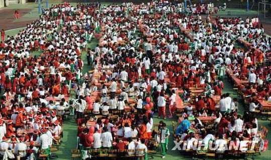 臺北一高中4千人一起搓湯圓迎冬至