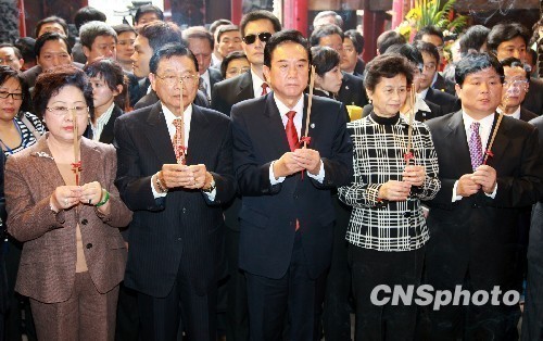 陳云林臺中兩縣行:會老友，敬媽祖，探孤兒