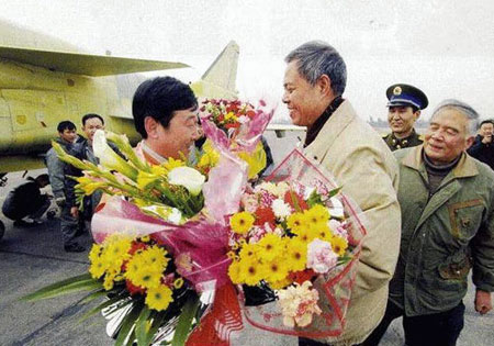 殲10戰(zhàn)機首次試飛的部分歷史照片對外公開