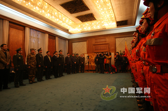 我駐海地維和警察防暴隊積極展開自救