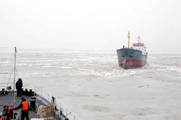 海冰721號破冰船成功營救文峰6號貨船過程回顧