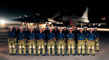 殲10注重與“藍軍”3代機對抗 夜航訓練50％