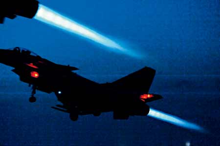 殲10注重與“藍軍”3代機對抗 夜航訓練50％