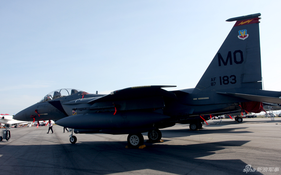 美國空軍展示兩架F－15E攻擊鷹戰(zhàn)斗轟炸機