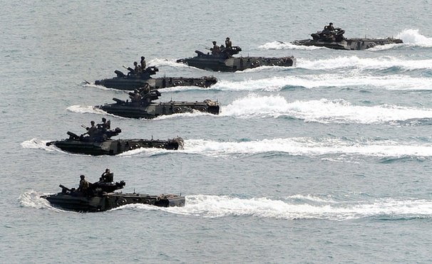 “金色眼鏡蛇”聯合軍演進行登陸演練[組圖]