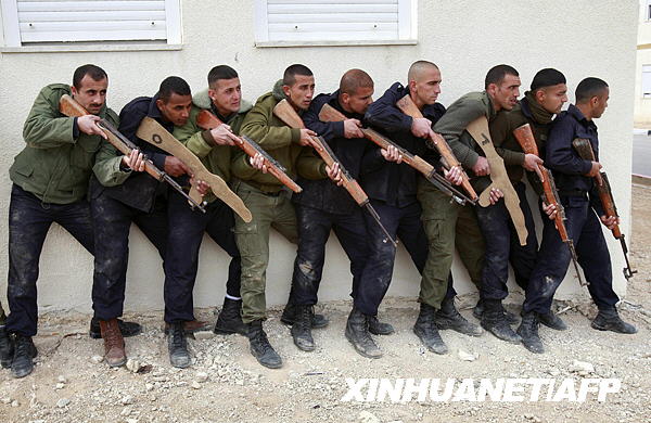 巴勒斯坦安全部隊學(xué)員在杰里科進行演習(xí)