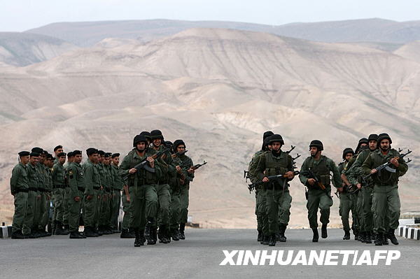 巴勒斯坦安全部隊學(xué)員在杰里科進行演習(xí)