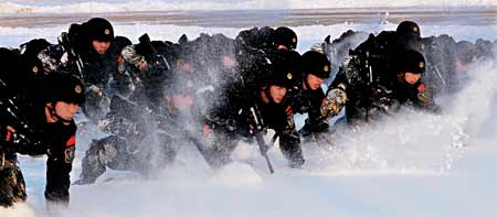 中國“雪豹突擊隊”魔鬼式訓練挑戰極限(組圖)