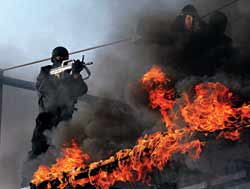 中國“雪豹突擊隊”魔鬼式訓練挑戰極限(組圖)