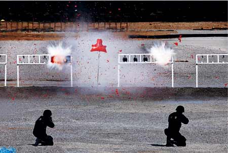 中國“雪豹突擊隊”魔鬼式訓練挑戰極限(組圖)