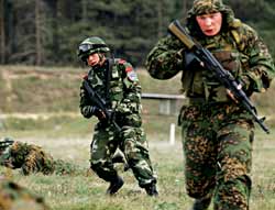 中國(guó)“雪豹突擊隊(duì)”魔鬼式訓(xùn)練挑戰(zhàn)極限(組圖)