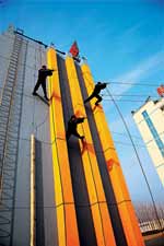 中國“雪豹突擊隊”魔鬼式訓練挑戰極限(組圖)