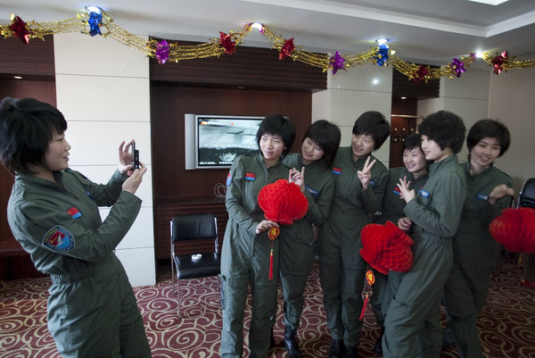 難得悠閑 殲擊機(jī)女飛行員的場下生活