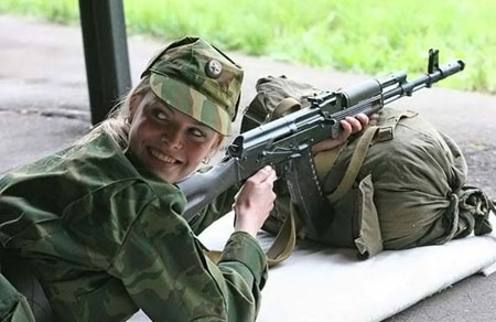 世界各國女兵如何度過“地獄訓練”