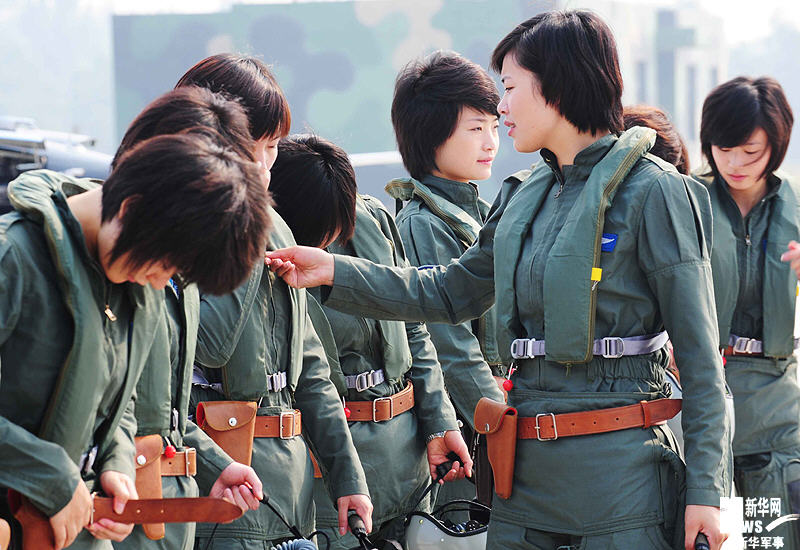 節日特輯：翱翔在藍天下的女殲擊機飛行員