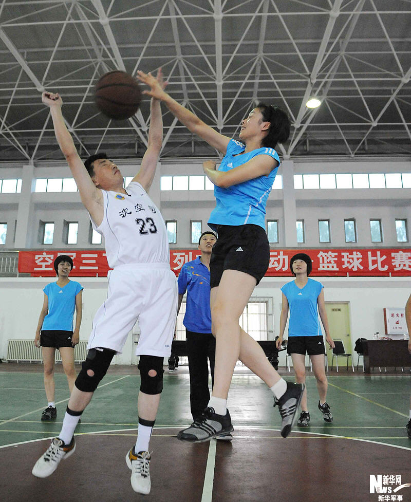 節日特輯：翱翔在藍天下的女殲擊機飛行員