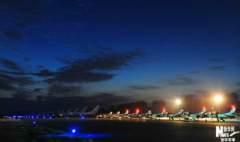 節日特輯：翱翔在藍天下的女殲擊機飛行員