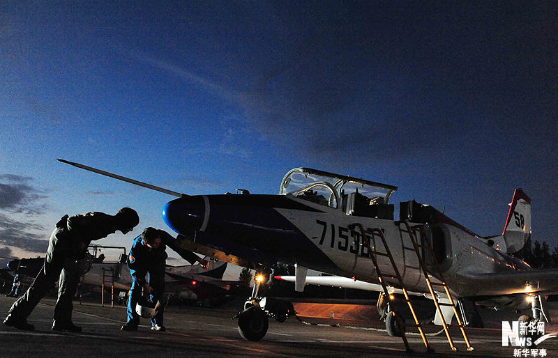 節日特輯：翱翔在藍天下的女殲擊機飛行員