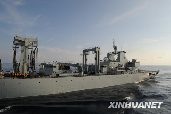 中國海軍第五批護航編隊進行首次海上補給